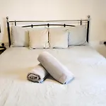 Modern 2 Bed Close To Station