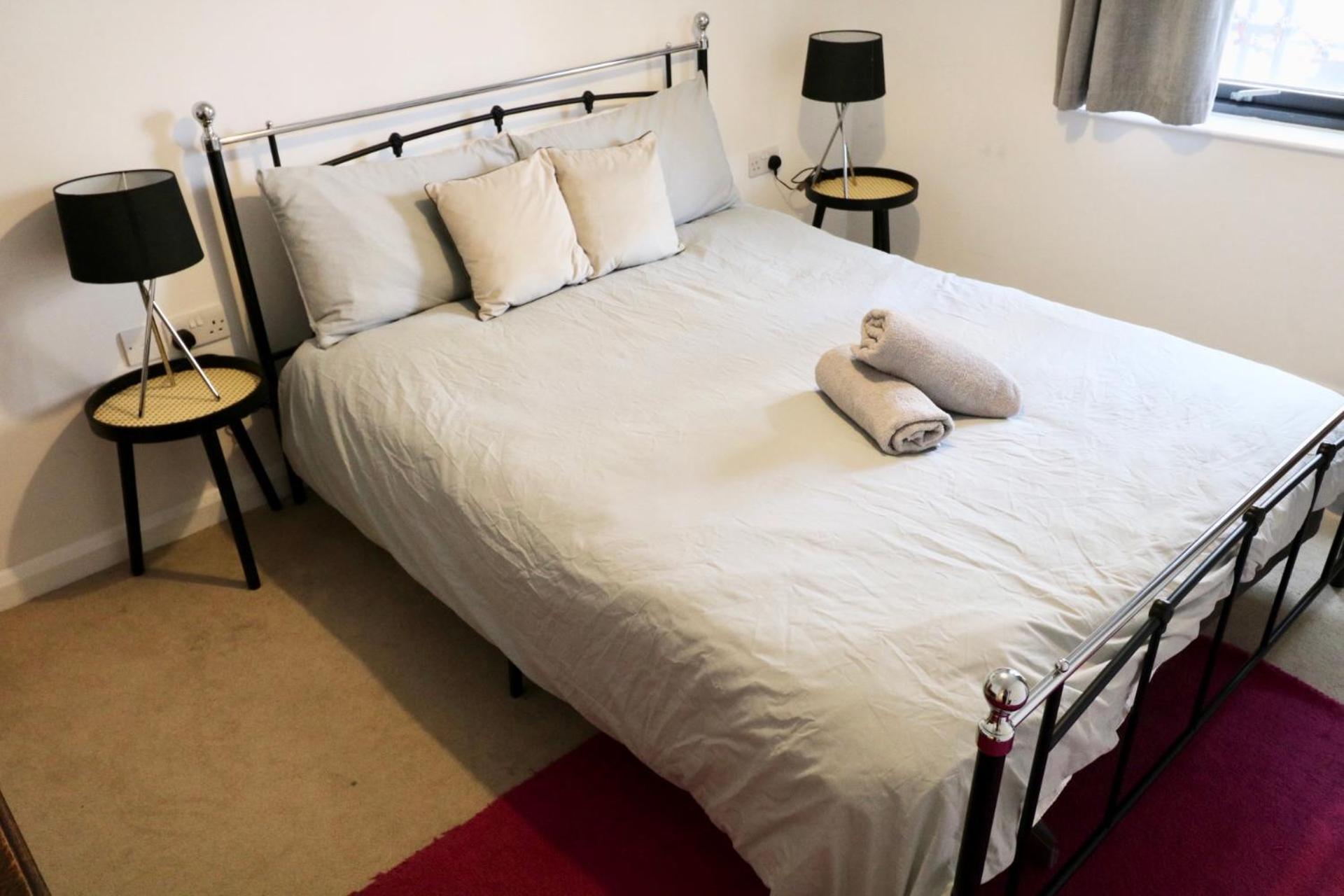 Modern 2 Bed Close To Station Appartamento