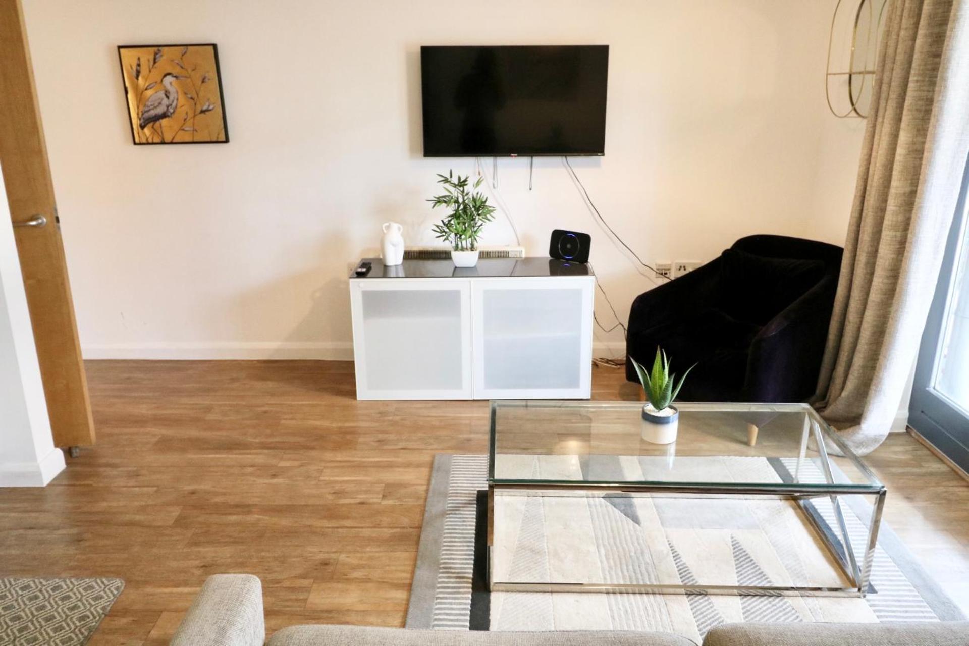 Modern 2 Bed Close To Station Appartamento