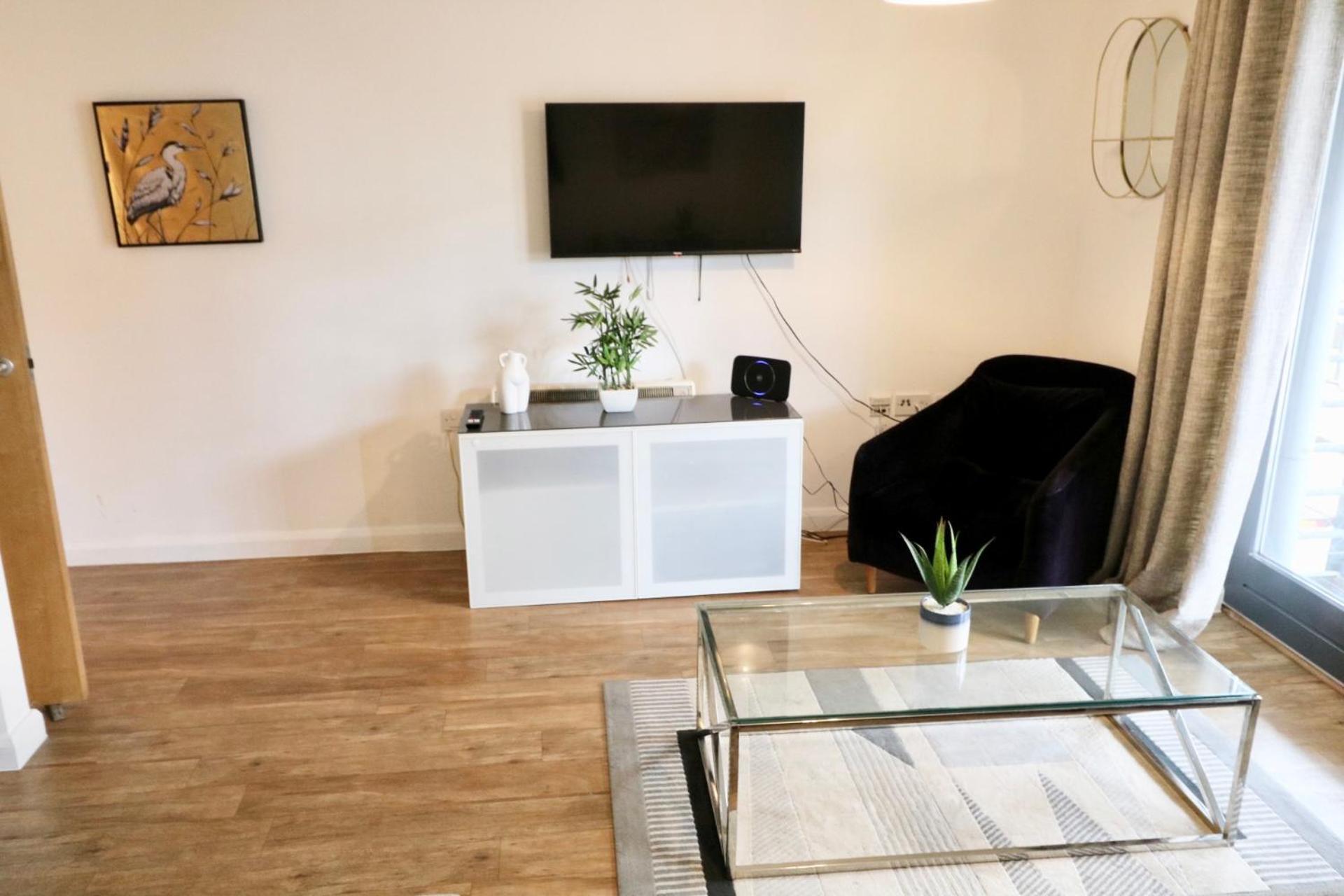 Apartment Modern 2 Bed Close To Station London